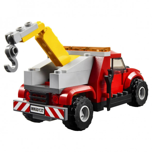 Конструктор LEGO City Police 60137 Побег на буксировщике во Владимире